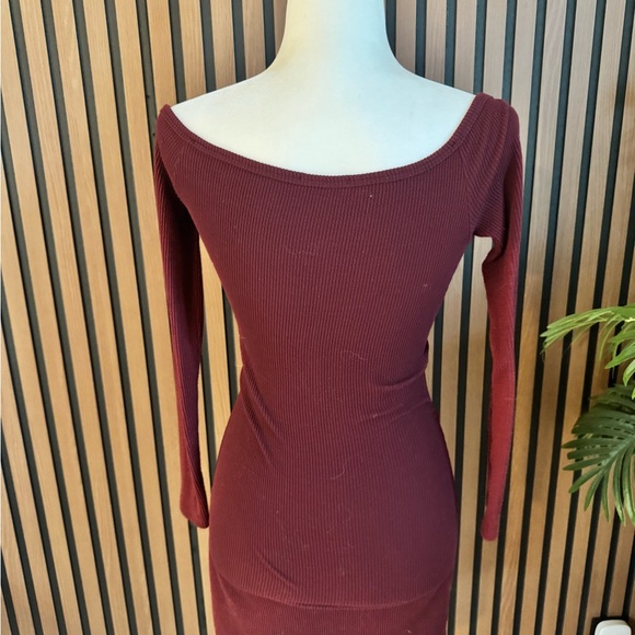 Burgundy Long Sleeve Button-Down Dress - Picture 4 of 7
